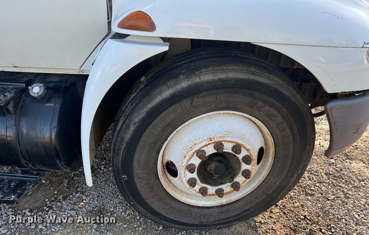 image for item II9199 2005 International 4300  box truck