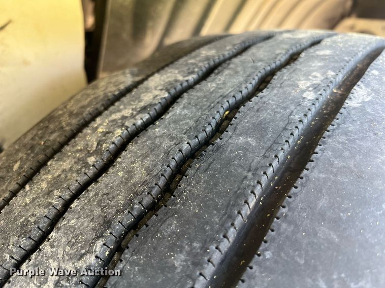 image for item II9199 2005 International 4300  box truck