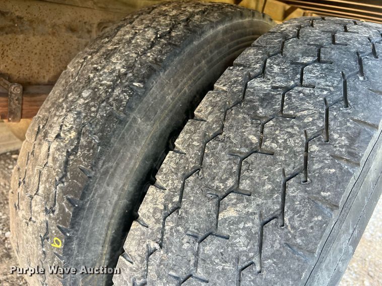 image for item II9199 2005 International 4300  box truck