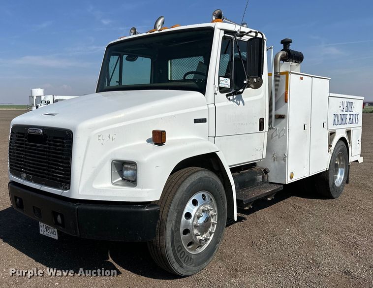 image for item JJ9934 2000 Freightliner FL70  utility / service truck