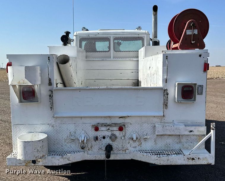 image for item JJ9934 2000 Freightliner FL70  utility / service truck