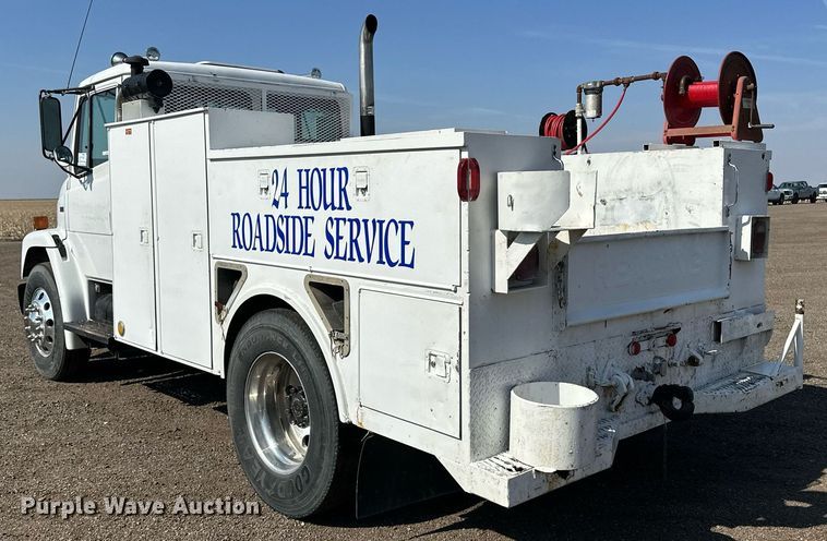 image for item JJ9934 2000 Freightliner FL70  utility / service truck