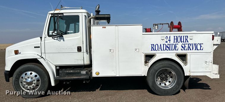 image for item JJ9934 2000 Freightliner FL70  utility / service truck