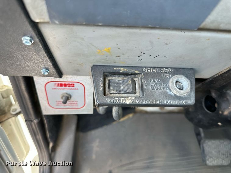 image for item JJ9934 2000 Freightliner FL70  utility / service truck