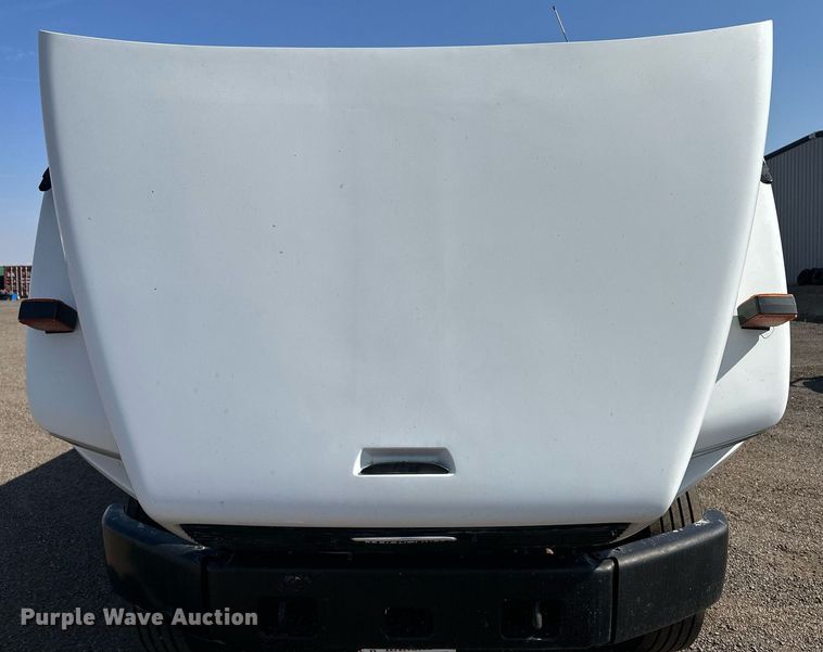 image for item JJ9934 2000 Freightliner FL70  utility / service truck