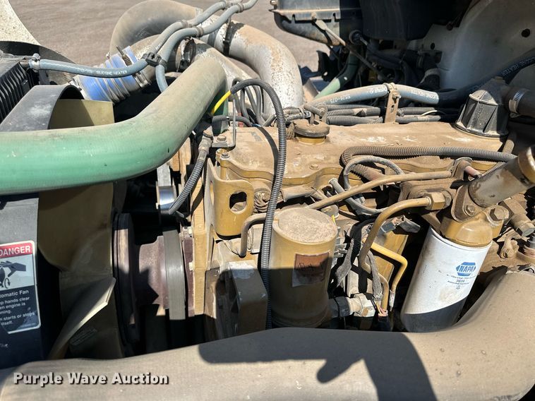 image for item JJ9934 2000 Freightliner FL70  utility / service truck