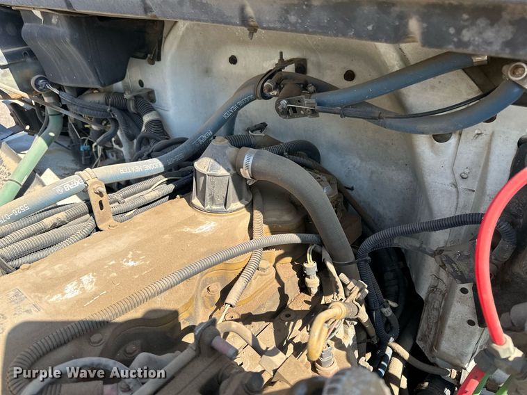 image for item JJ9934 2000 Freightliner FL70  utility / service truck