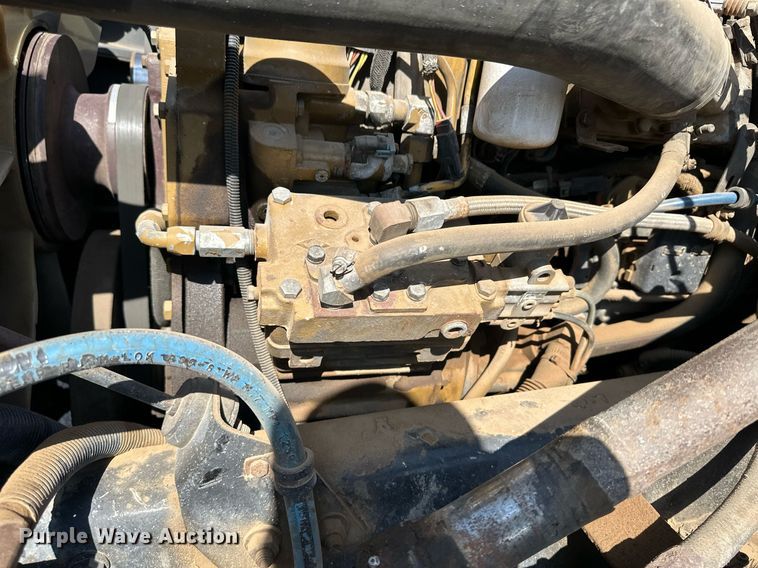 image for item JJ9934 2000 Freightliner FL70  utility / service truck