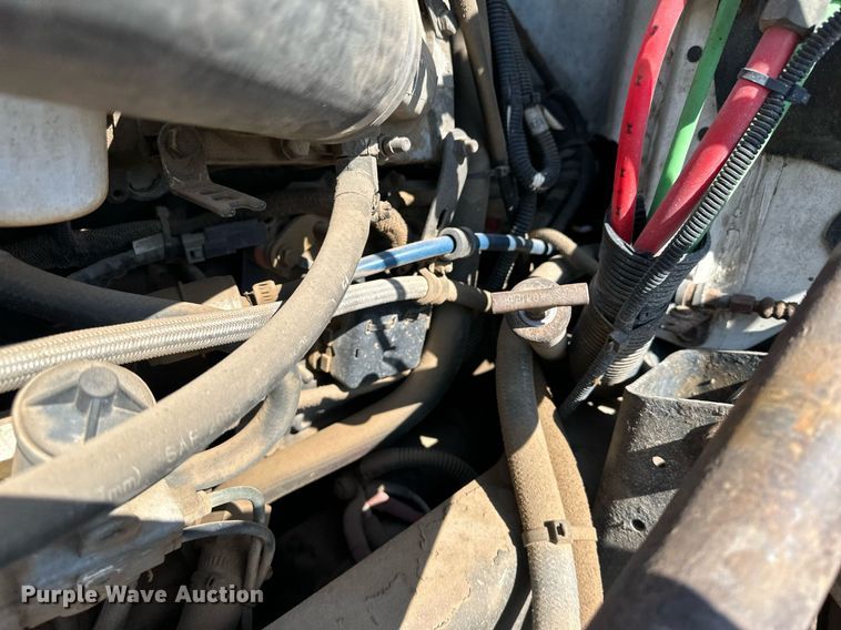 image for item JJ9934 2000 Freightliner FL70  utility / service truck