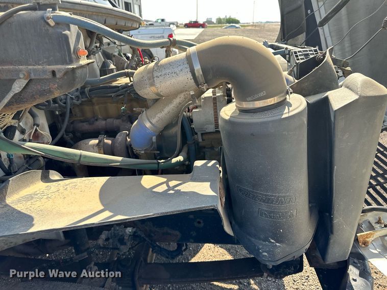 image for item JJ9934 2000 Freightliner FL70  utility / service truck