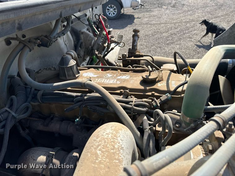 image for item JJ9934 2000 Freightliner FL70  utility / service truck