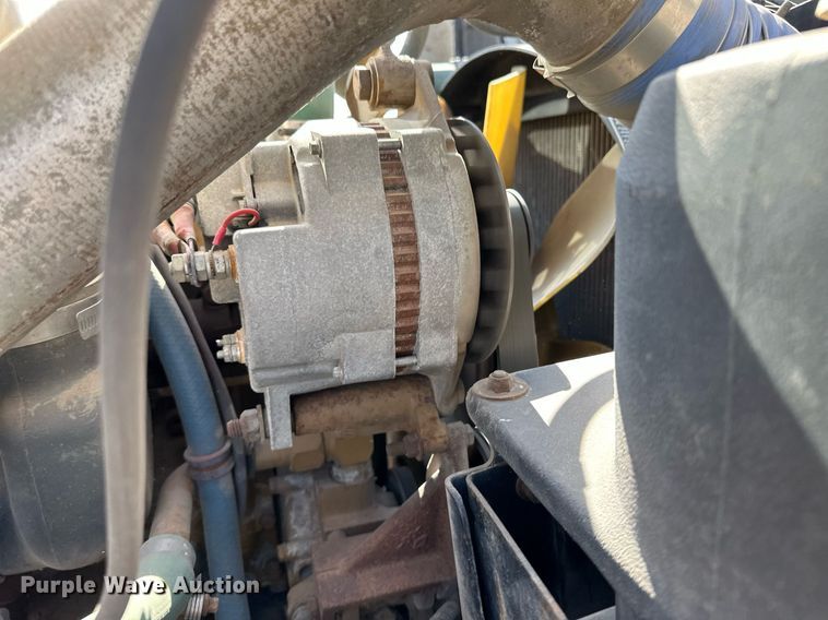 image for item JJ9934 2000 Freightliner FL70  utility / service truck