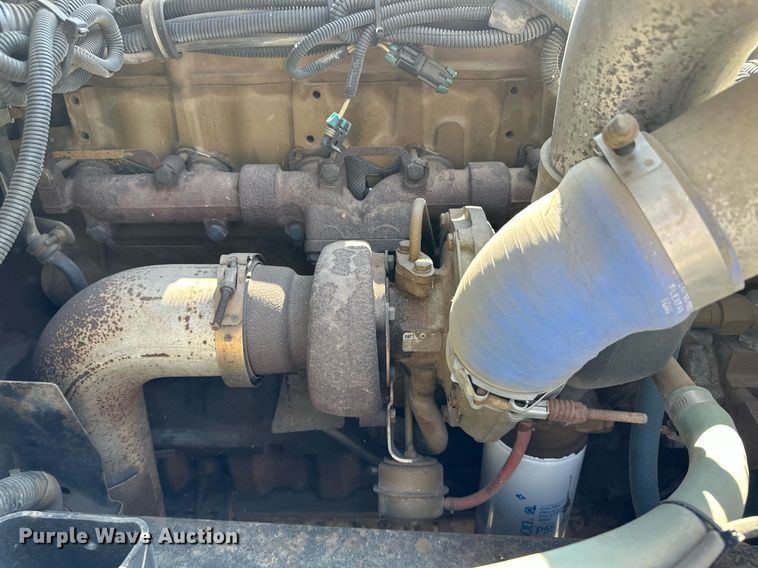 image for item JJ9934 2000 Freightliner FL70  utility / service truck