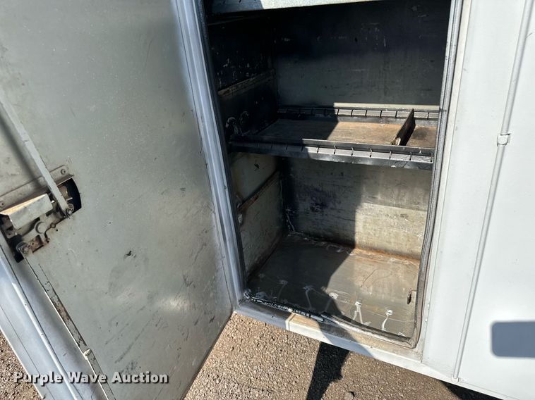 image for item JJ9934 2000 Freightliner FL70  utility / service truck