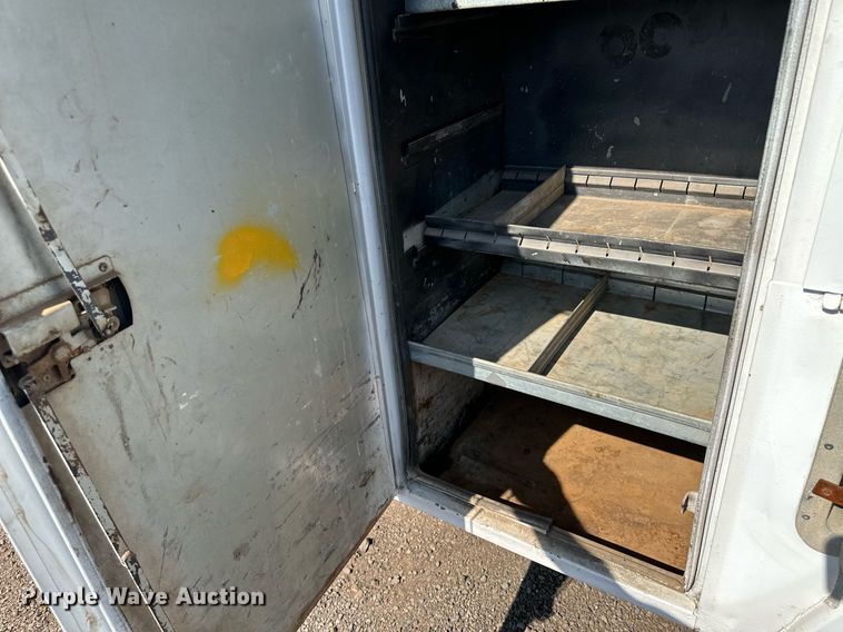 image for item JJ9934 2000 Freightliner FL70  utility / service truck