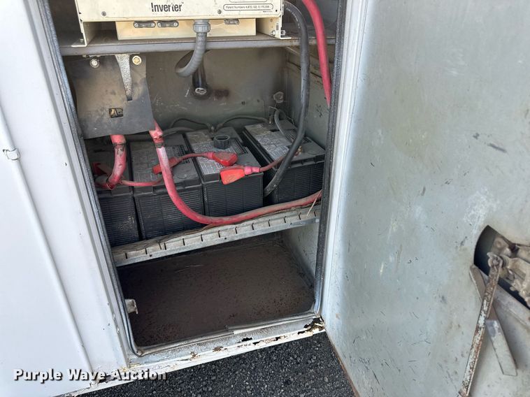 image for item JJ9934 2000 Freightliner FL70  utility / service truck