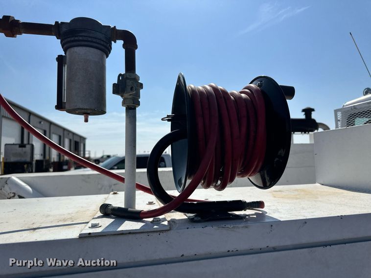 image for item JJ9934 2000 Freightliner FL70  utility / service truck