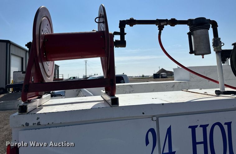 image for item JJ9934 2000 Freightliner FL70  utility / service truck