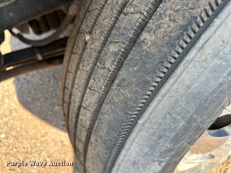 image for item JJ9934 2000 Freightliner FL70  utility / service truck