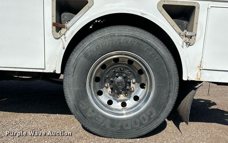 image for item JJ9934 2000 Freightliner FL70  utility / service truck