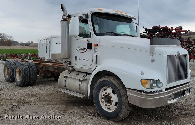 image for item JO9069 2007 International 9400i  semi truck