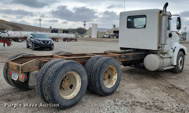 image for item JO9069 2007 International 9400i  semi truck