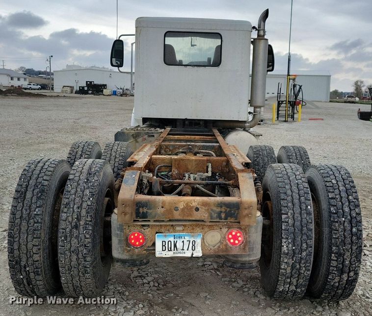 image for item JO9069 2007 International 9400i  semi truck