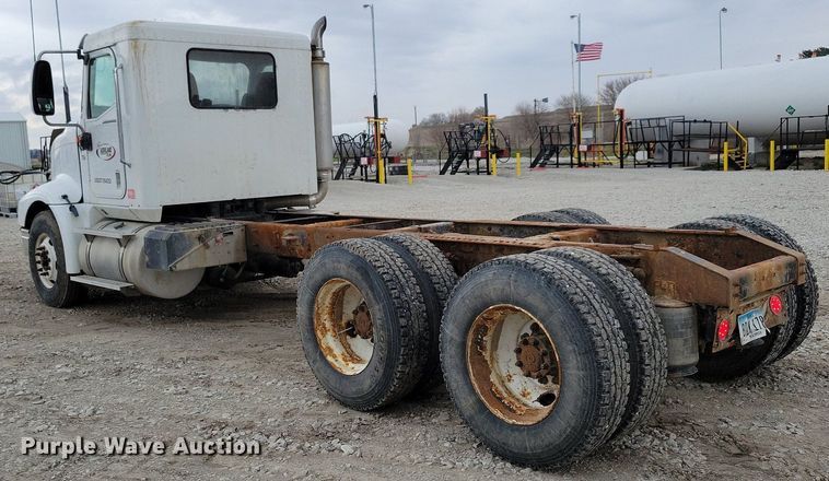 image for item JO9069 2007 International 9400i  semi truck