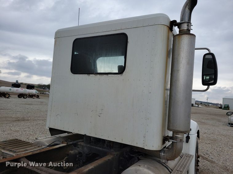 image for item JO9069 2007 International 9400i  semi truck