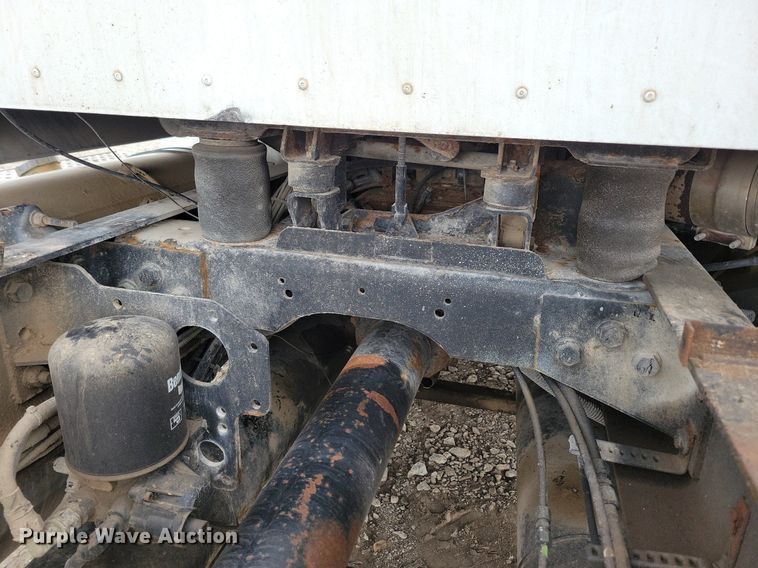 image for item JO9069 2007 International 9400i  semi truck