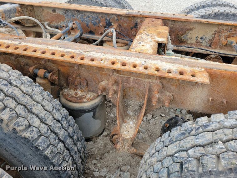 image for item JO9069 2007 International 9400i  semi truck