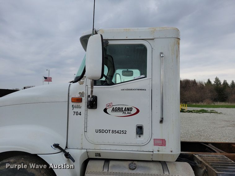 image for item JO9069 2007 International 9400i  semi truck