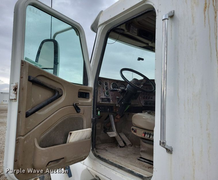 image for item JO9069 2007 International 9400i  semi truck