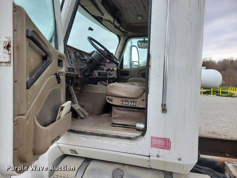 image for item JO9069 2007 International 9400i  semi truck