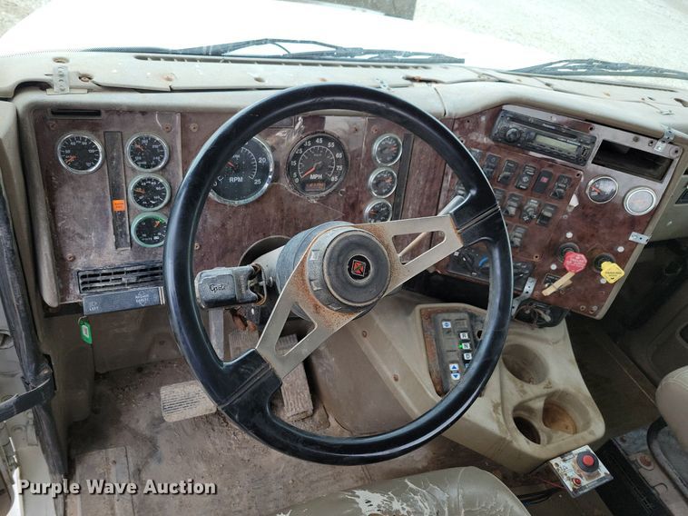 image for item JO9069 2007 International 9400i  semi truck