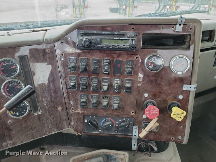 image for item JO9069 2007 International 9400i  semi truck