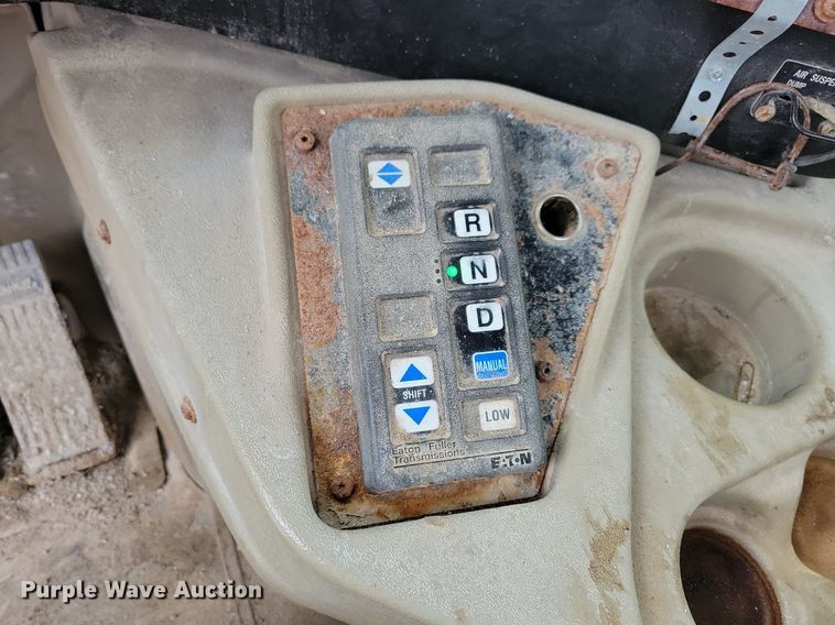 image for item JO9069 2007 International 9400i  semi truck