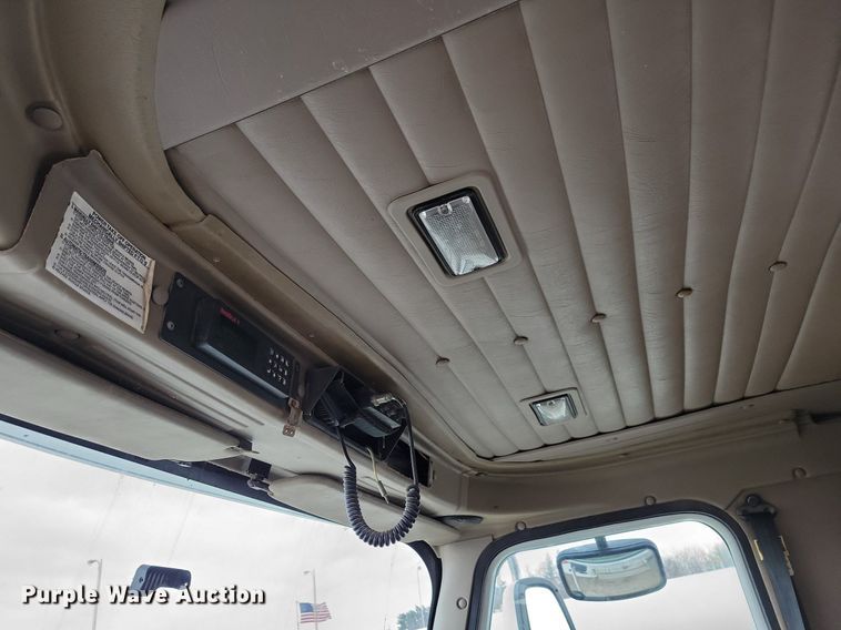 image for item JO9069 2007 International 9400i  semi truck