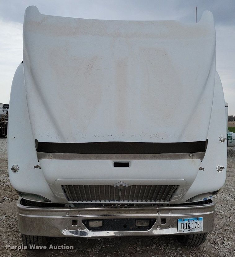 image for item JO9069 2007 International 9400i  semi truck