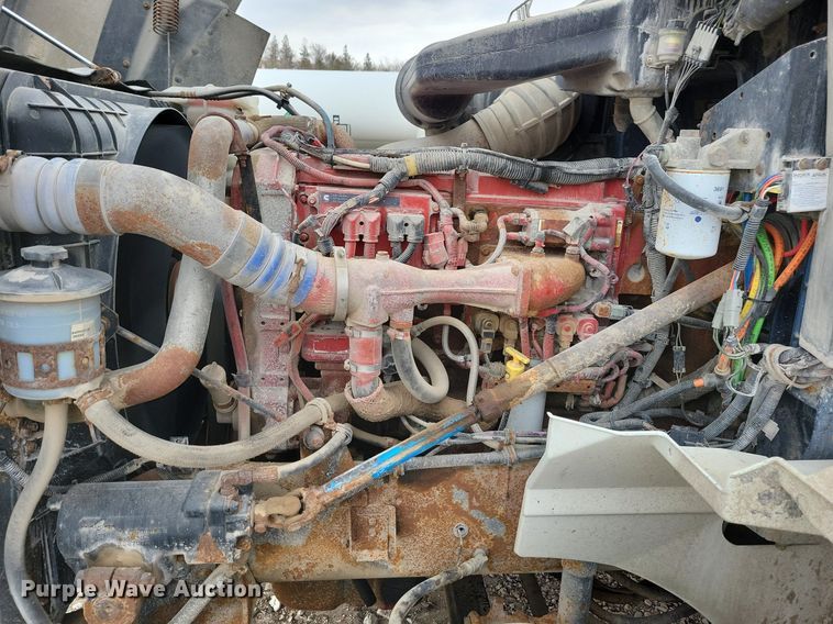 image for item JO9069 2007 International 9400i  semi truck