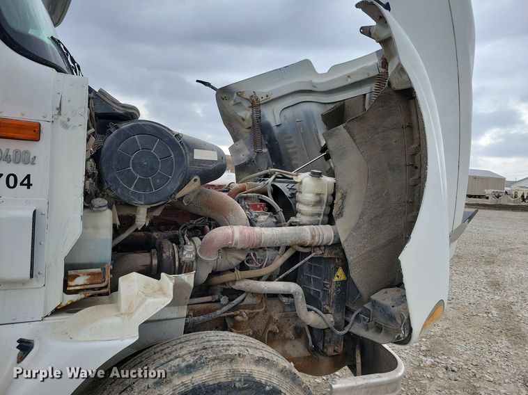 image for item JO9069 2007 International 9400i  semi truck