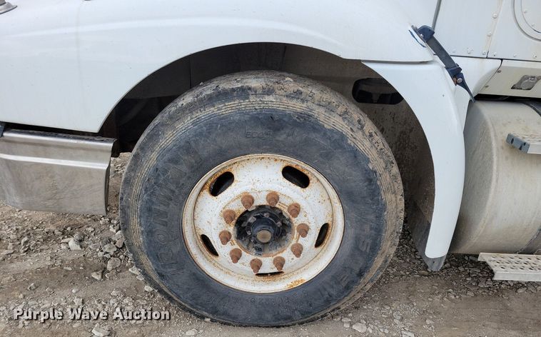 image for item JO9069 2007 International 9400i  semi truck