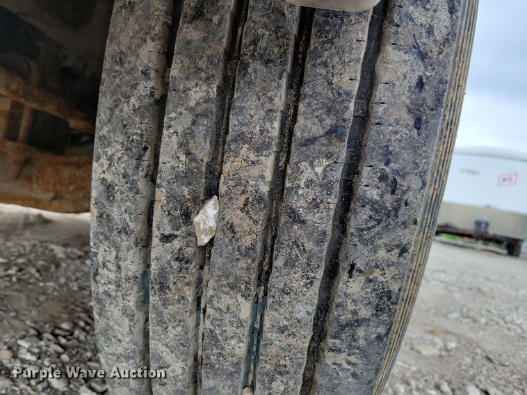 image for item JO9069 2007 International 9400i  semi truck