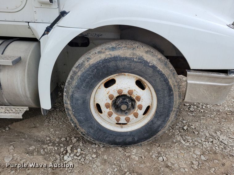 image for item JO9069 2007 International 9400i  semi truck