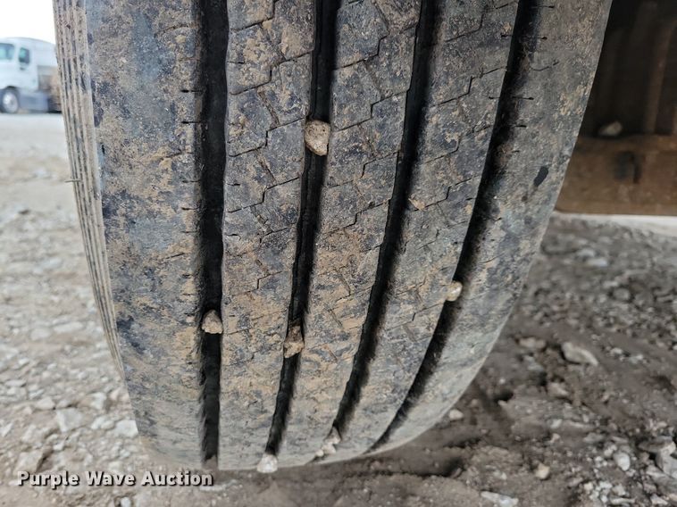 image for item JO9069 2007 International 9400i  semi truck