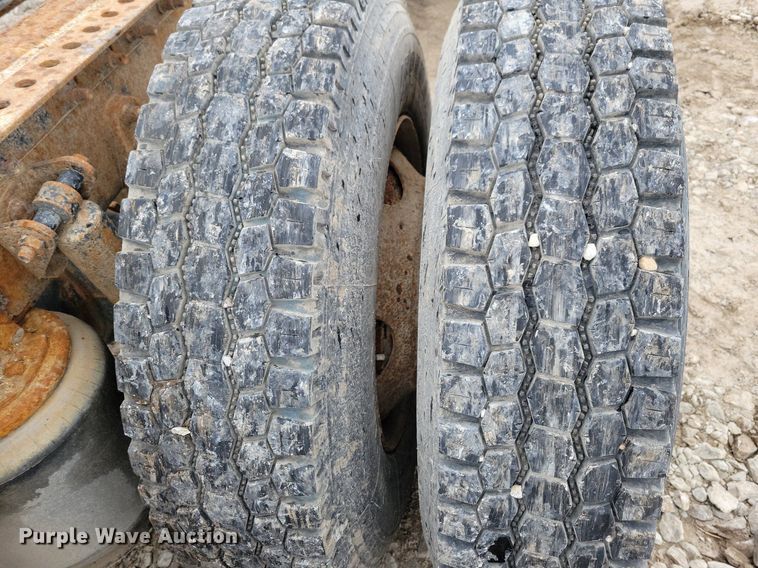 image for item JO9069 2007 International 9400i  semi truck