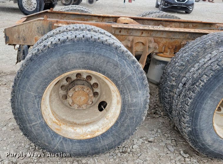 image for item JO9069 2007 International 9400i  semi truck