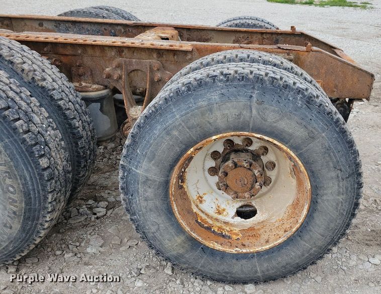 image for item JO9069 2007 International 9400i  semi truck