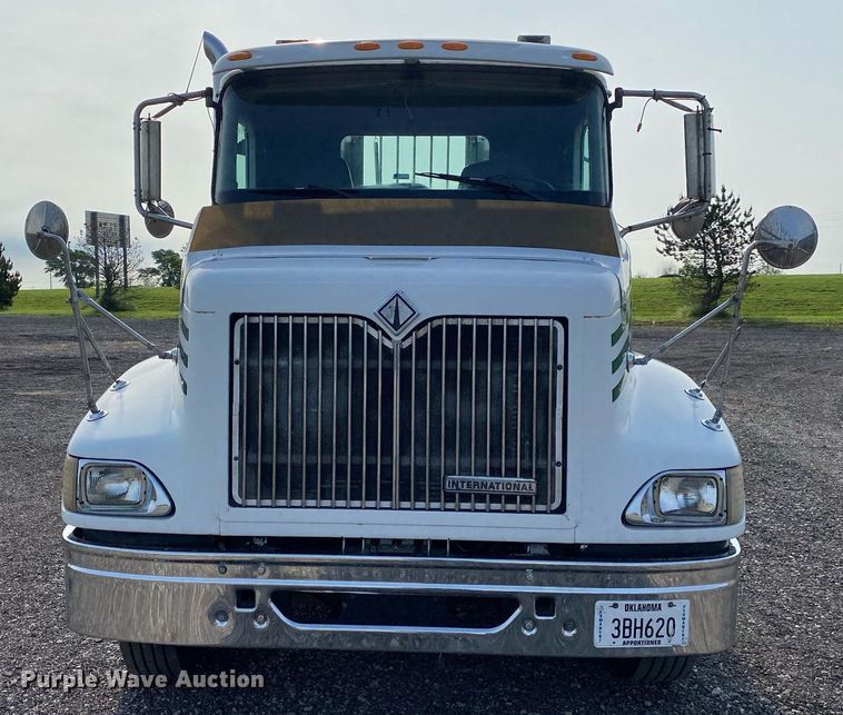 image for item KB9435 2000 International 9200i  semi truck