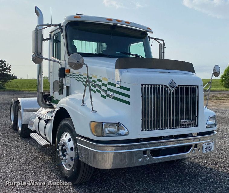 image for item KB9435 2000 International 9200i  semi truck